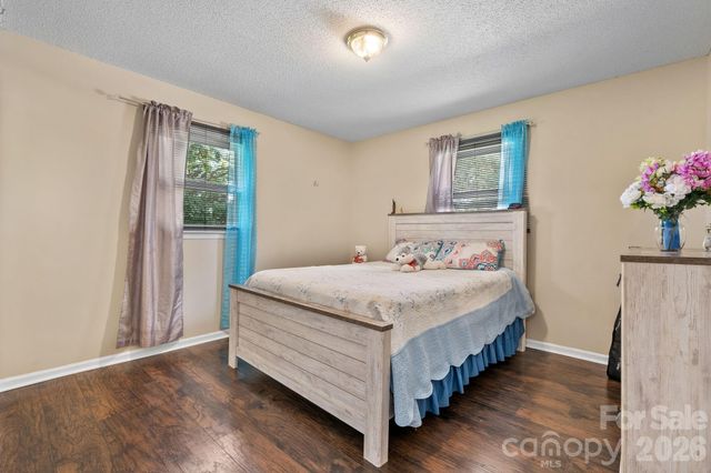 3246 21st Avenue NE, Hickory, NC 28601