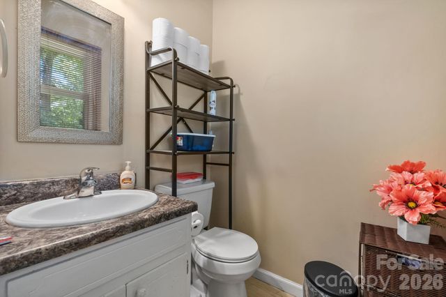 3246 21st Avenue NE, Hickory, NC 28601