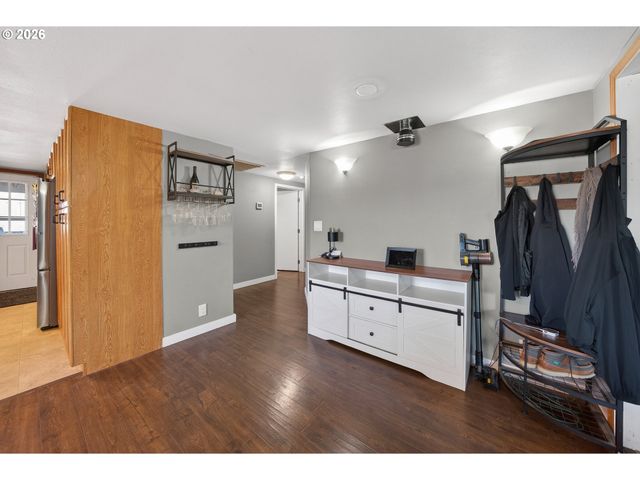 301 WINERY Ln, Roseburg, OR 97471