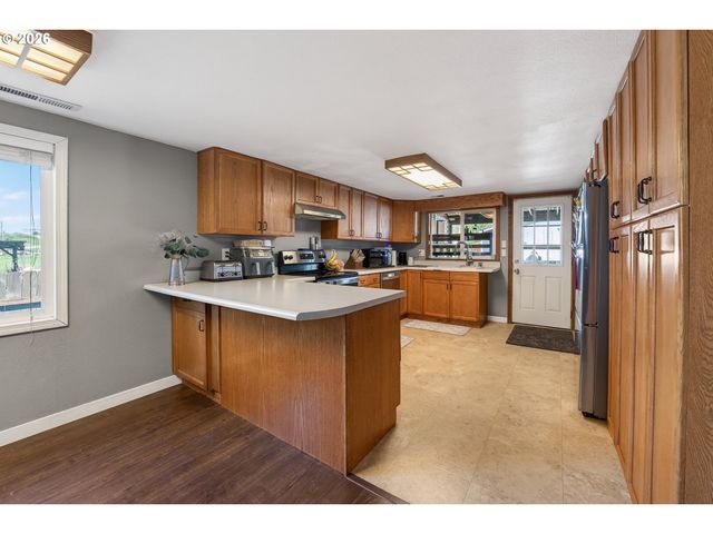 301 WINERY Ln, Roseburg, OR 97471