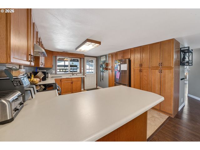 301 WINERY Ln, Roseburg, OR 97471