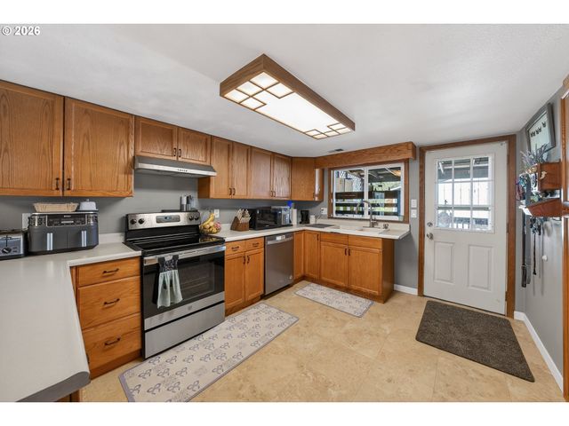 301 WINERY Ln, Roseburg, OR 97471