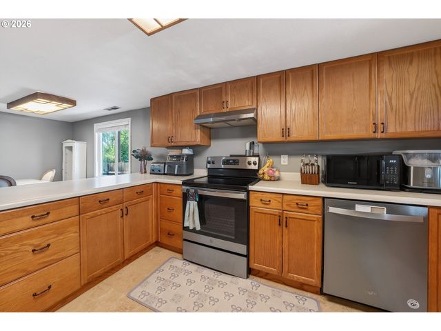301 WINERY Ln, Roseburg, OR 97471
