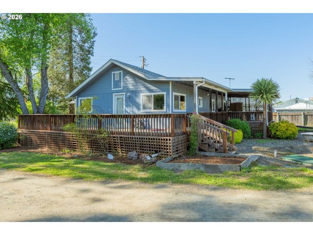 301 WINERY Ln, Roseburg, OR 97471