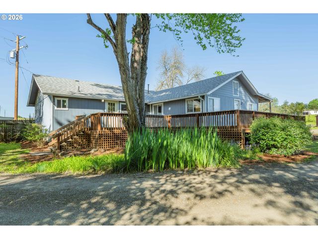 301 WINERY Ln, Roseburg, OR 97471