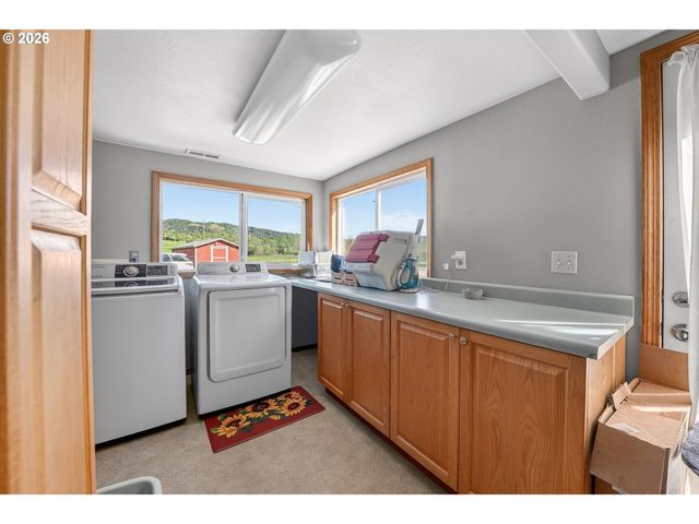 301 WINERY Ln, Roseburg, OR 97471