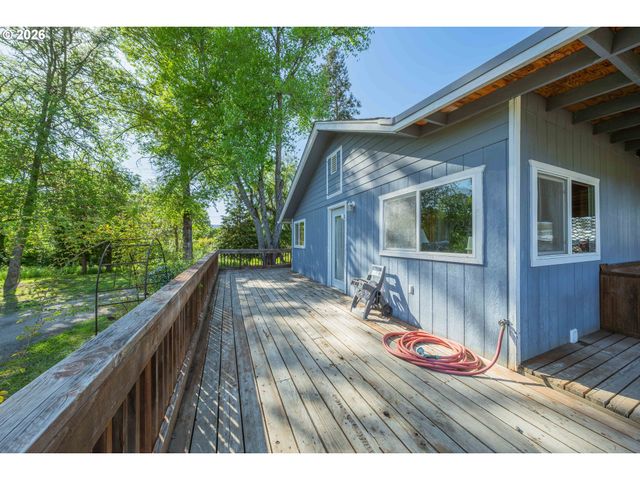 301 WINERY Ln, Roseburg, OR 97471