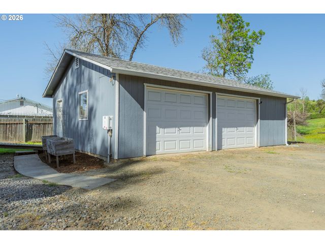 301 WINERY Ln, Roseburg, OR 97471