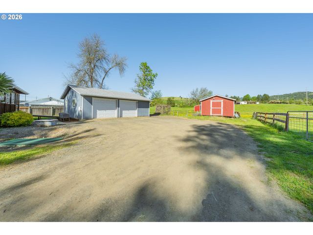 301 WINERY Ln, Roseburg, OR 97471