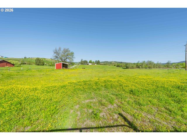 301 WINERY Ln, Roseburg, OR 97471