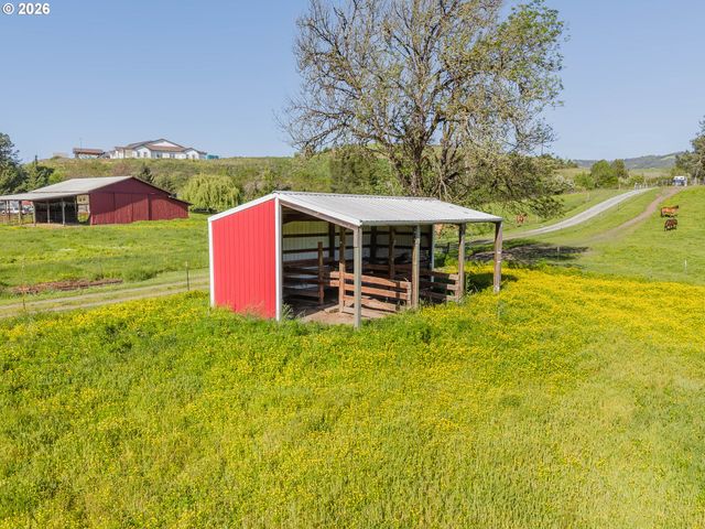 301 WINERY Ln, Roseburg, OR 97471