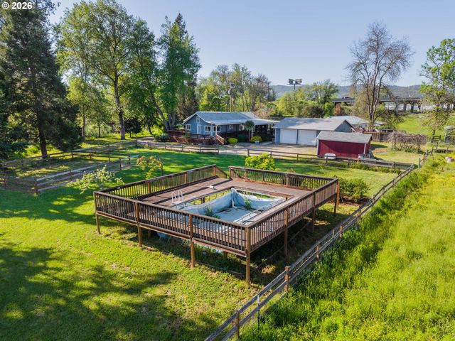 301 WINERY Ln, Roseburg, OR 97471
