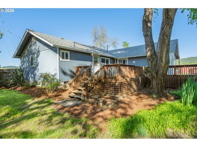 301 WINERY Ln, Roseburg, OR 97471