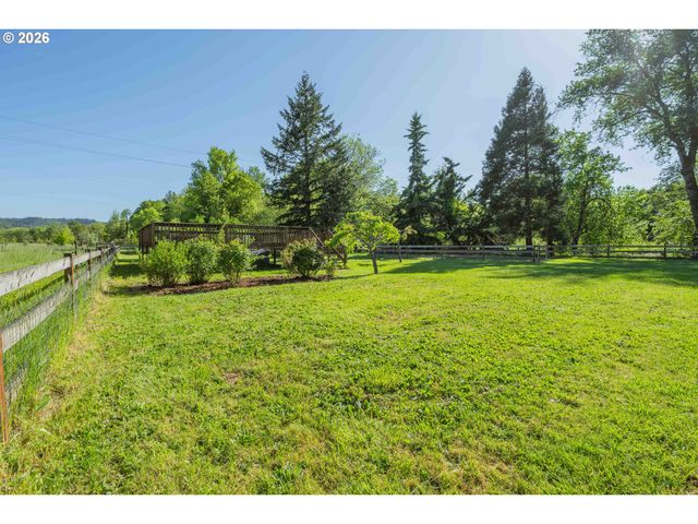 301 WINERY Ln, Roseburg, OR 97471