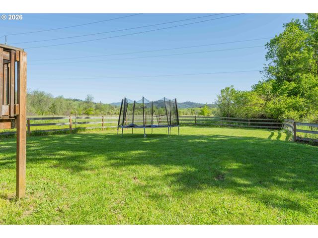 301 WINERY Ln, Roseburg, OR 97471