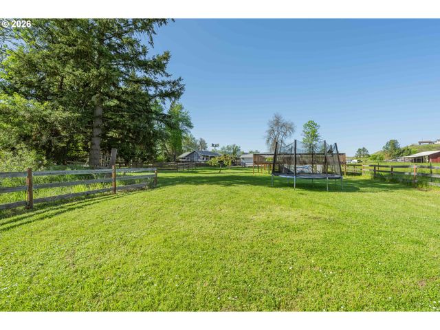 301 WINERY Ln, Roseburg, OR 97471