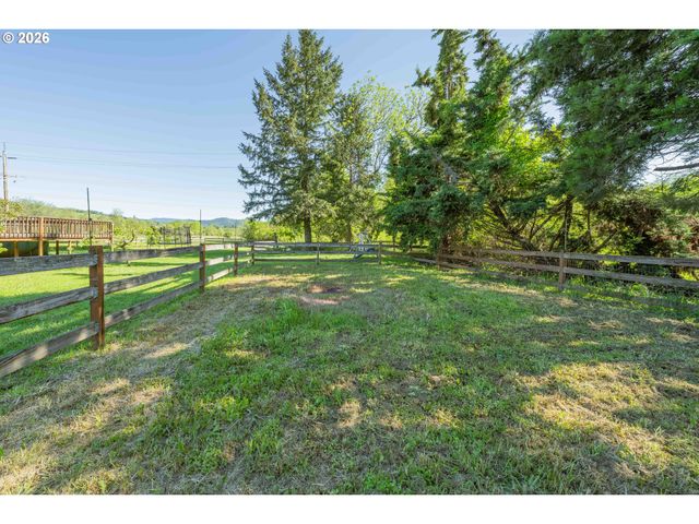 301 WINERY Ln, Roseburg, OR 97471