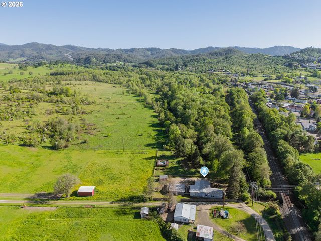 301 WINERY Ln, Roseburg, OR 97471