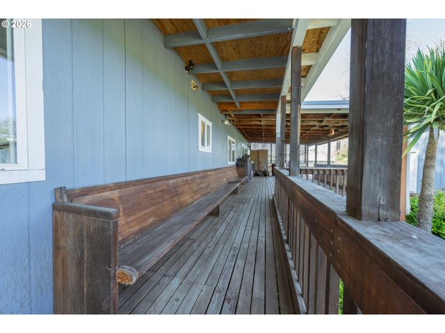 301 WINERY Ln, Roseburg, OR 97471