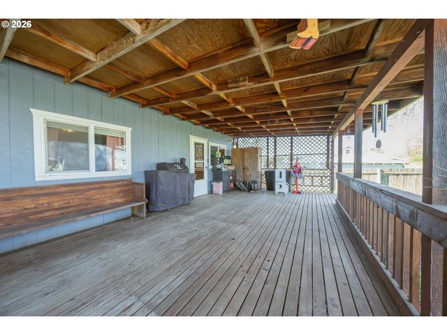 301 WINERY Ln, Roseburg, OR 97471