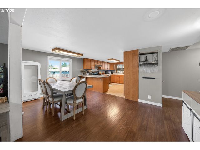 301 WINERY Ln, Roseburg, OR 97471