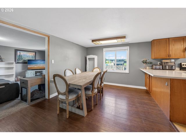 301 WINERY Ln, Roseburg, OR 97471