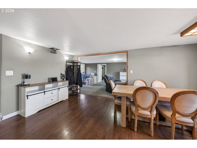 301 WINERY Ln, Roseburg, OR 97471