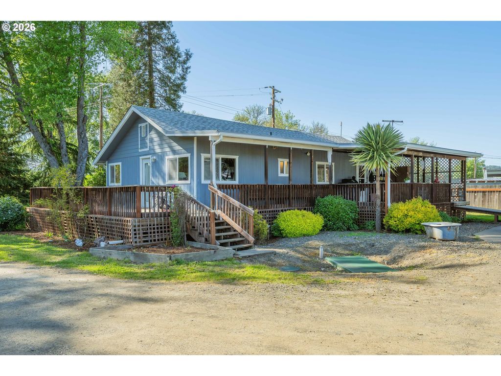 301 WINERY Ln, Roseburg, OR 97471