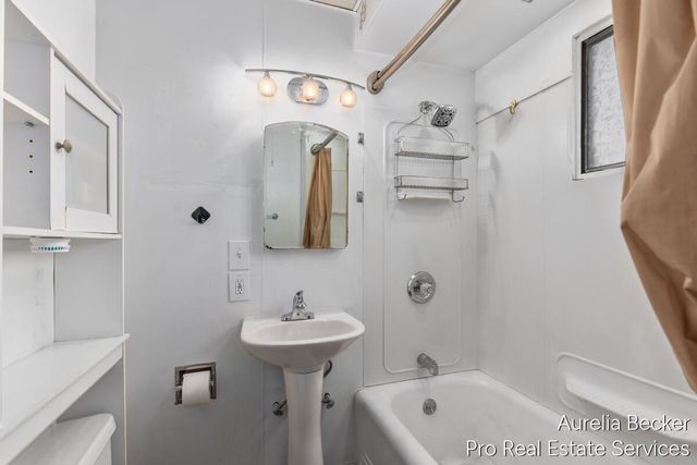 210 44th Street, Grand Rapids, MI 49548
