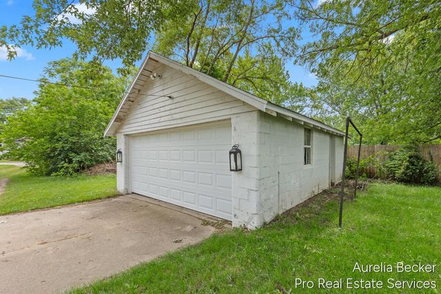 210 44th Street, Grand Rapids, MI 49548