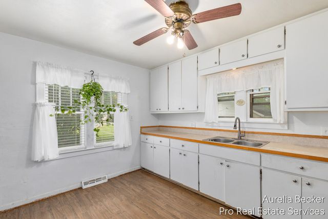 210 44th Street, Grand Rapids, MI 49548