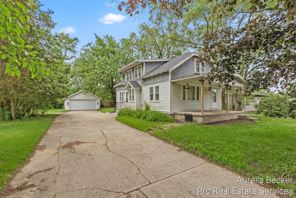 210 44th Street, Grand Rapids, MI 49548