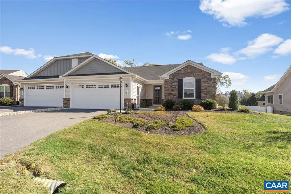 165 S PEAK DR, Mcgaheysville, VA 22840