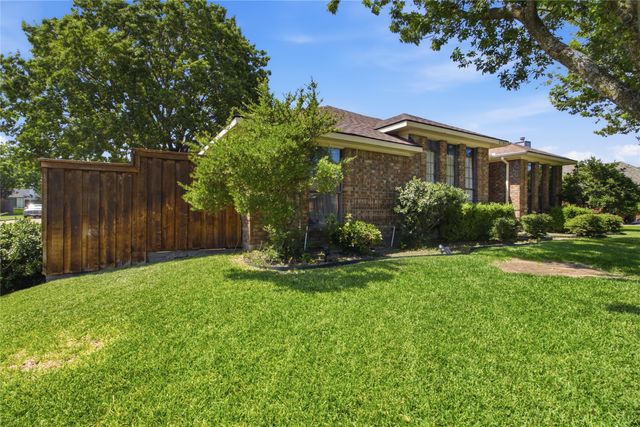 2701 Beau Drive, Mesquite, TX 75181