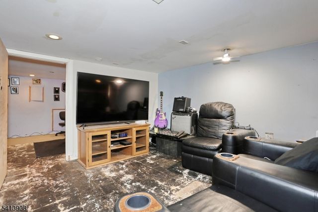 101 7Th Ave, Hawthorne Boro, NJ 07506