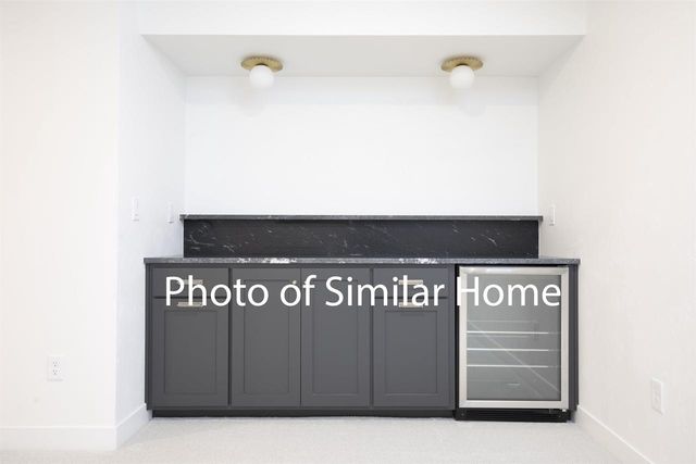 N8860 KILLARNEY WAY, Menasha, WI 54952