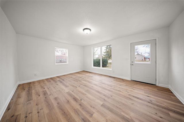 708 N 5th Avenue, Marshalltown, IA 50158