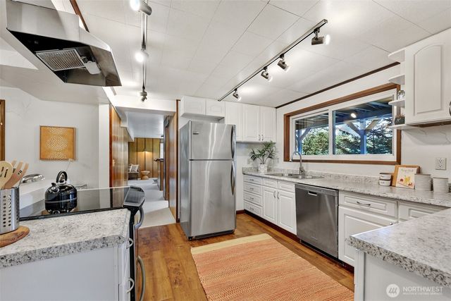 23321 75th Avenue W, Edmonds, WA 98026