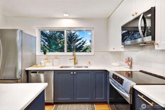 23321 75th Avenue W, Edmonds, WA 98026