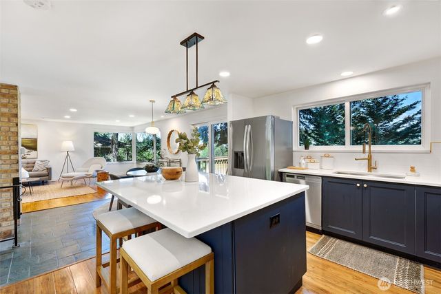 23321 75th Avenue W, Edmonds, WA 98026