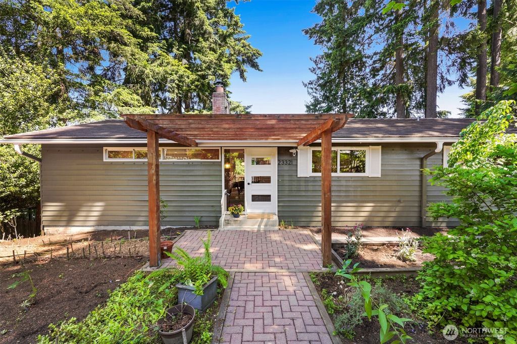 23321 75th Avenue W, Edmonds, WA 98026
