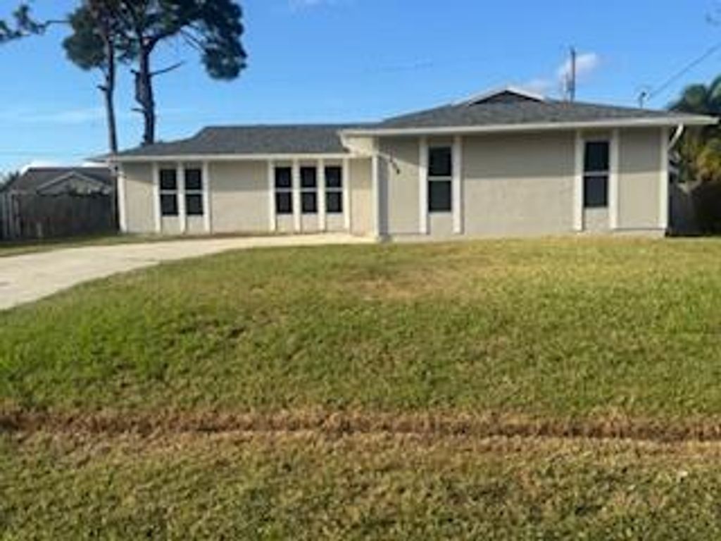 554 NW Twylite Terrace, Port St Lucie, FL 34983