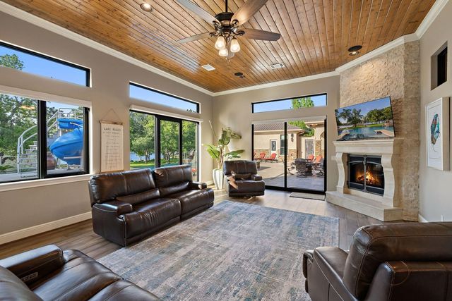 911 Legends PKWY, Kingsland, TX 78639