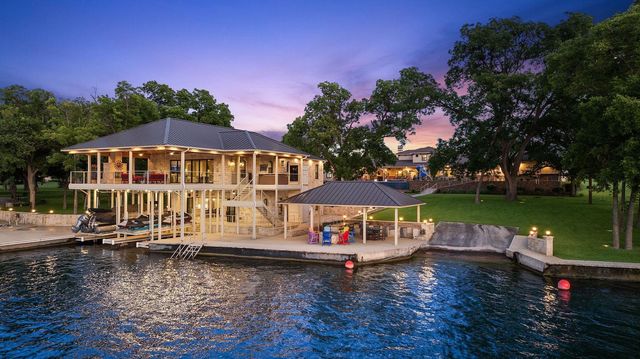 911 Legends PKWY, Kingsland, TX 78639