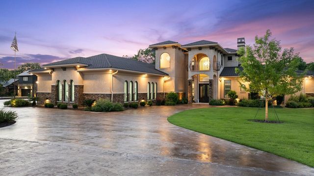 911 Legends PKWY, Kingsland, TX 78639