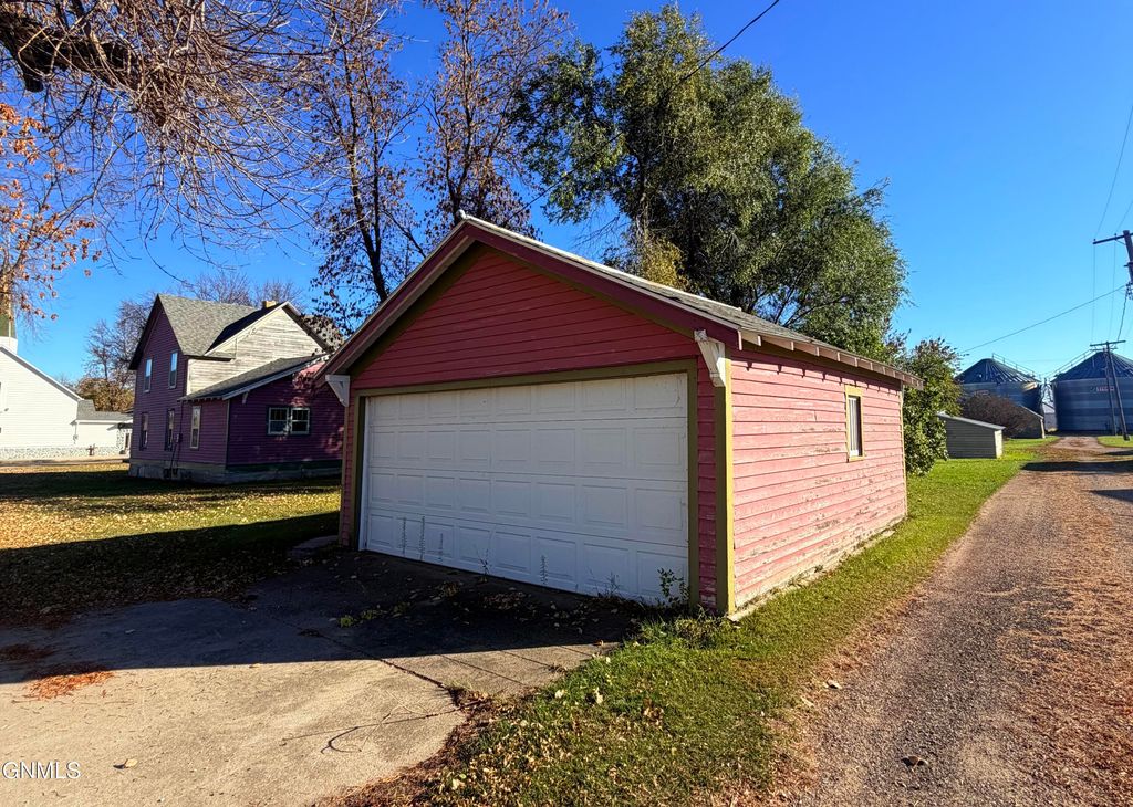 121 Mary Street N, Streeter, ND 58483 photo 3