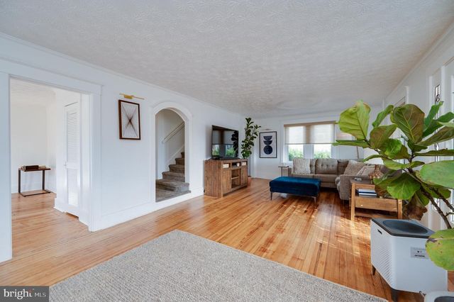 2021 NOBLE ST, Reading, PA 19609