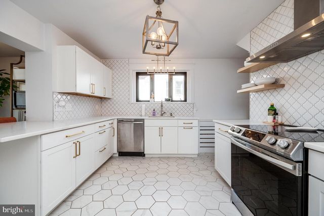 2021 NOBLE ST, Reading, PA 19609