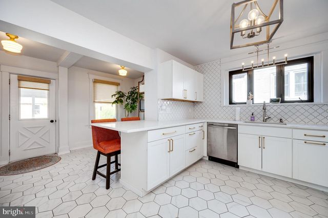 2021 NOBLE ST, Reading, PA 19609