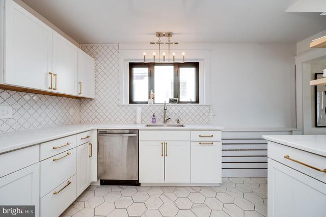 2021 NOBLE ST, Reading, PA 19609